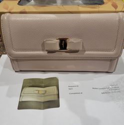Salvatore Ferragamo Bow Style Wallet