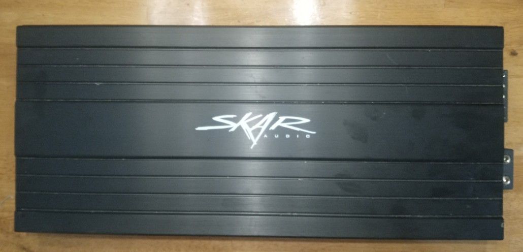 Skar SKV2.2500.1D Mono Block Sub Amplifier Works Great Loud As $#!T Amp Works Excellent Plenty Of Power.