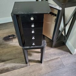 Jewelry Box Need Fixing In The Back
