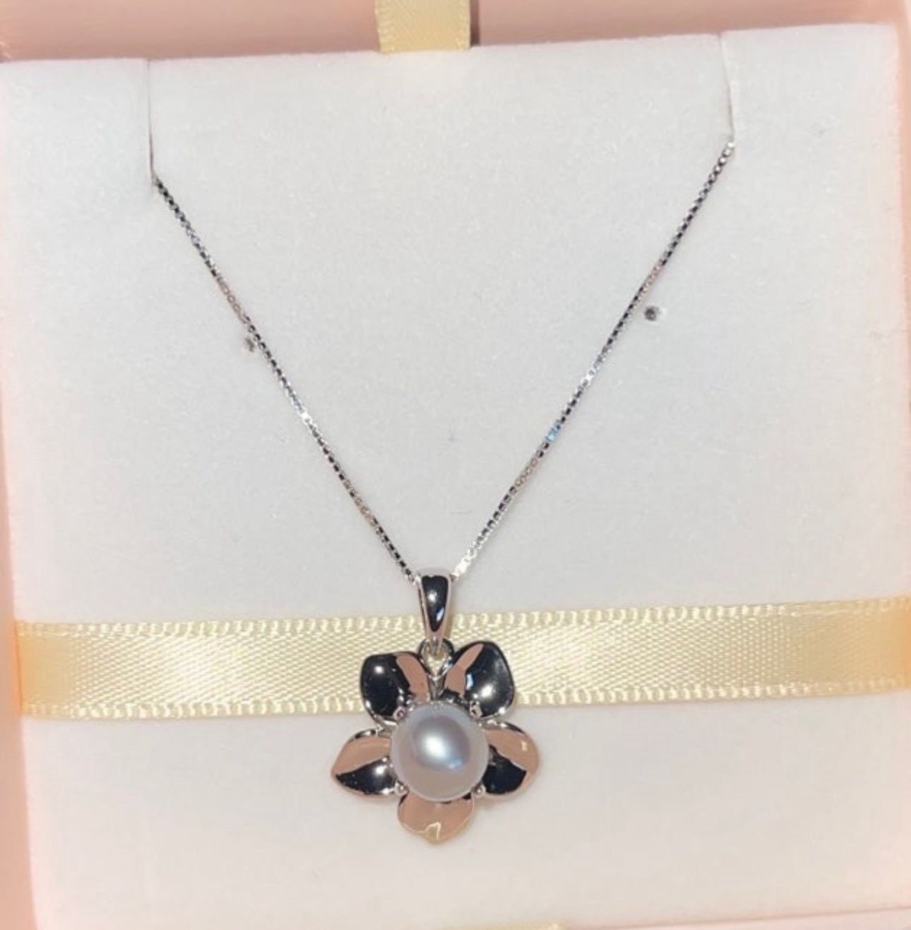 Flower Pearl Necklace