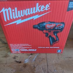 Milwaukee M12 Screwdriver