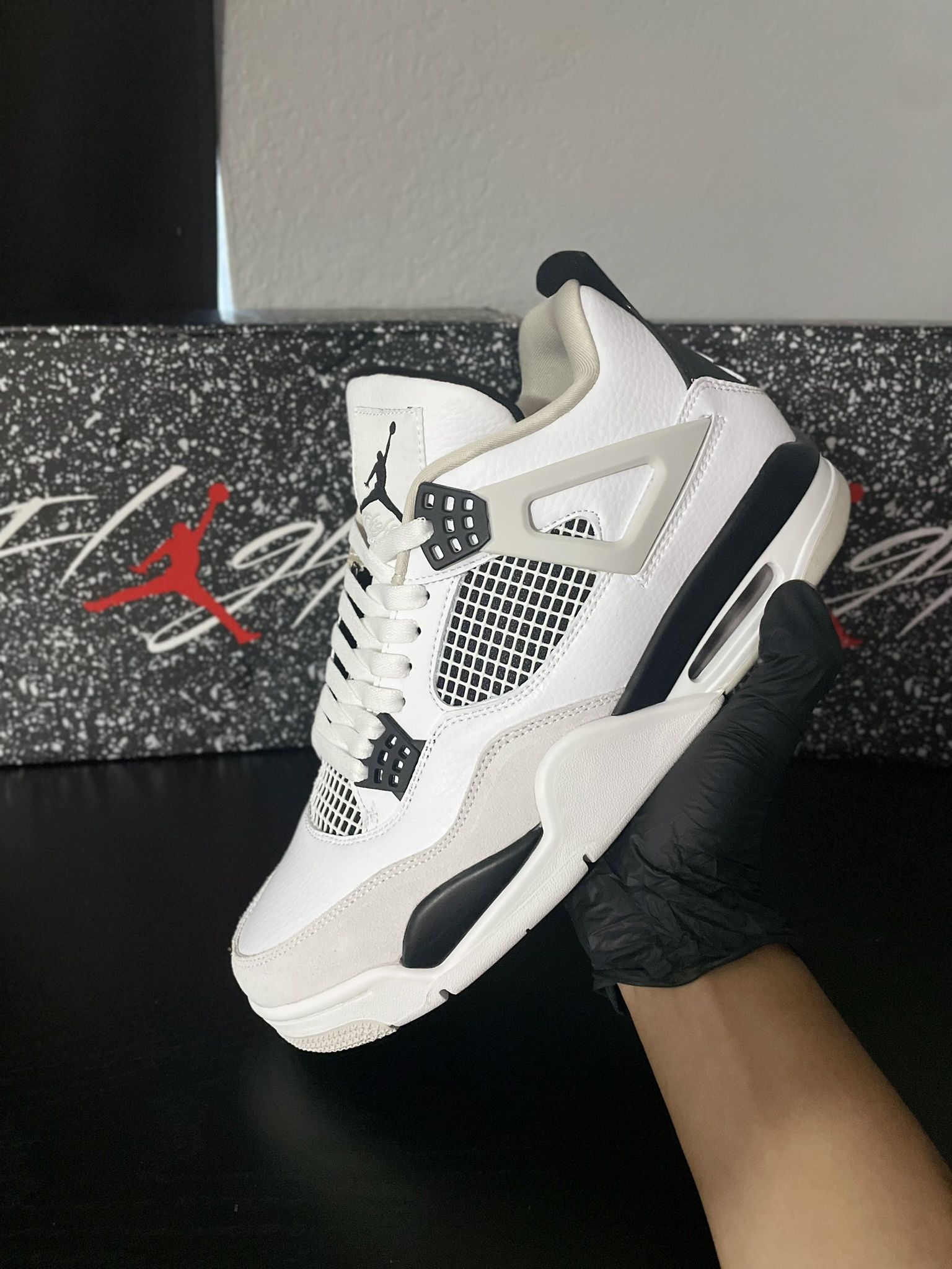 Jordan 4 | Military Black