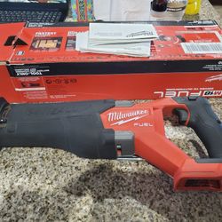 Milwaukee Sawzall M18 Fuel 