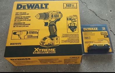 DeWalt drill, 3 batteries, charger