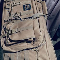 Bulldog BDT Tactical (Double) Rifle Duffle Bag / Backpack brand new condition/not used. retails for: $154.99