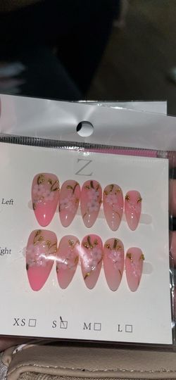 nails