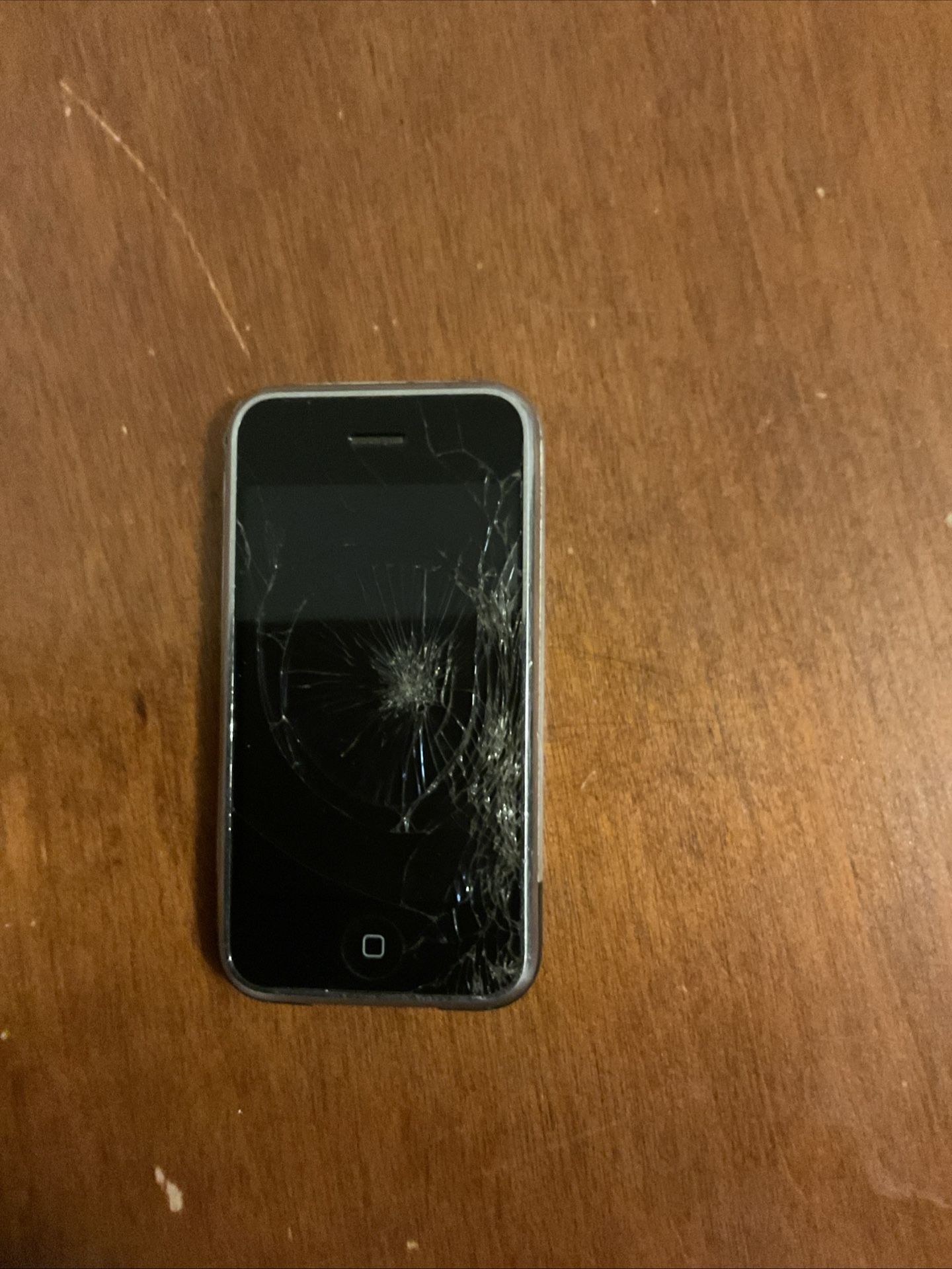 Apple iPhone 3GS 8 GB Black Cracked Screen