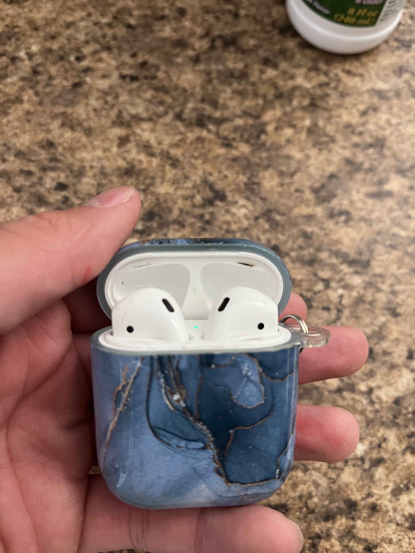 AirPods (2nd Generation) With Case