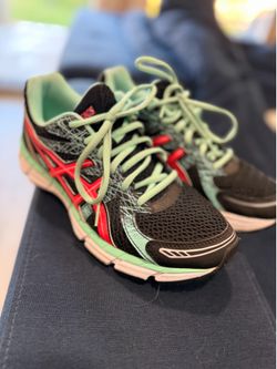 Womens 8.5 Asics Gel Running Shoes