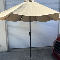 Beige Canvas Hand Crank Patio Garden Umbrella! Great condition! 108 diameter 94in tall 