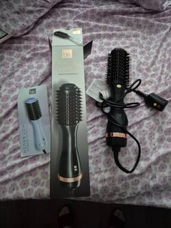 ​BE. Blowout PRO 2" Oval Blowout Brush / Hot Brush — Like New with Box