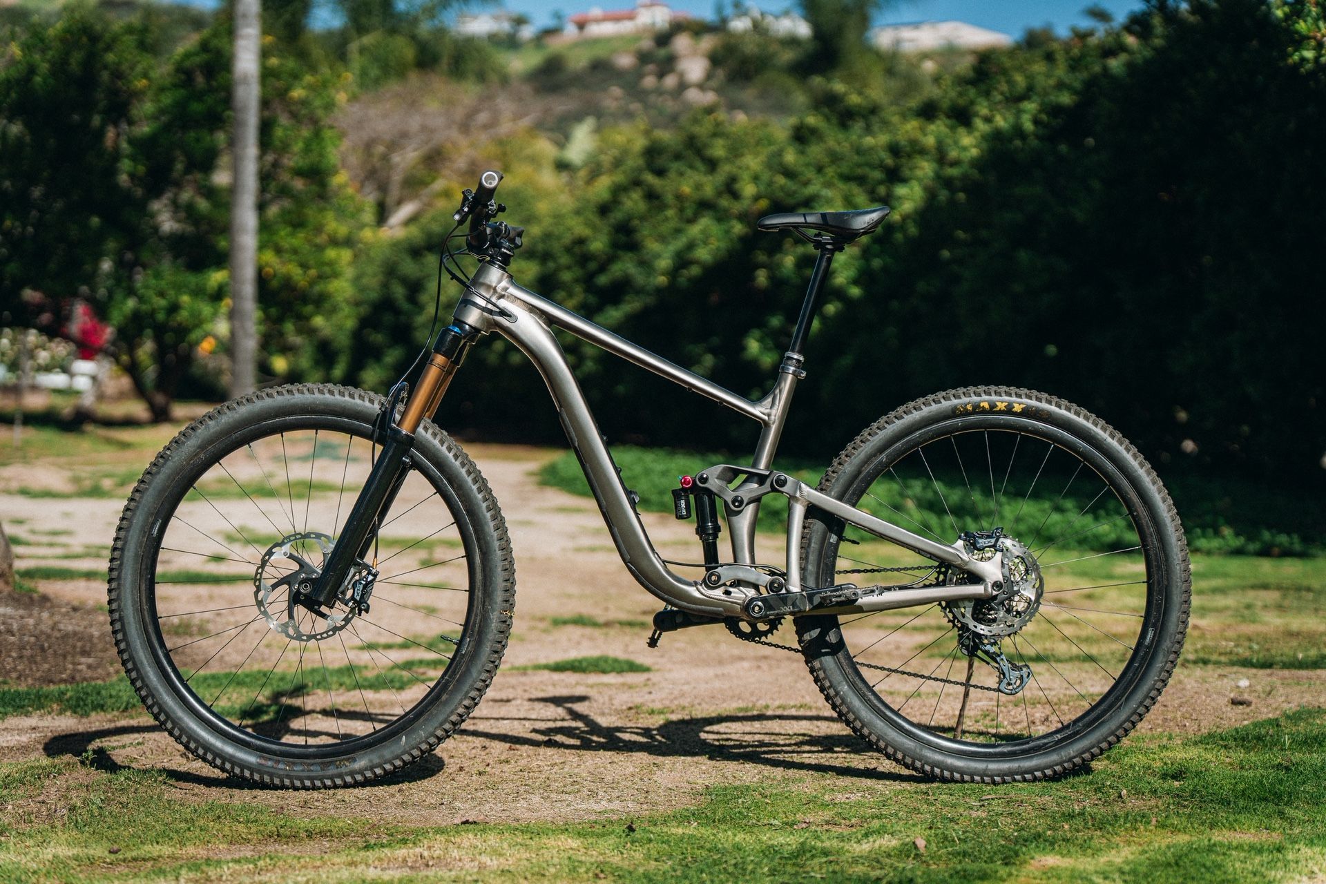 Giant Trance X (Size L) –Upgrades (Grip2 + Carbon Wheels + XX1/XTR)