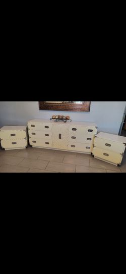 BEAUTIFUL LONG DRESSER AND TWO MATCHING NIGHTSTANDS