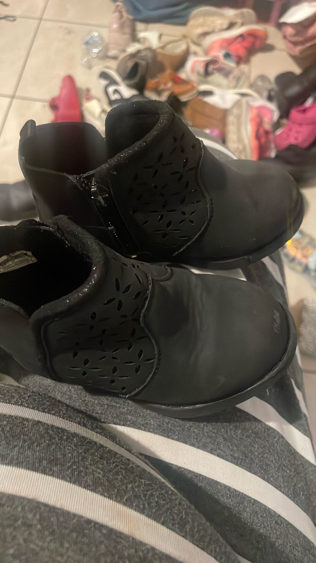 oshkosh black toddler boots $5 6month