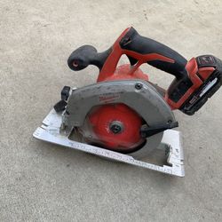 Milwaukee Skill Saw With Battery