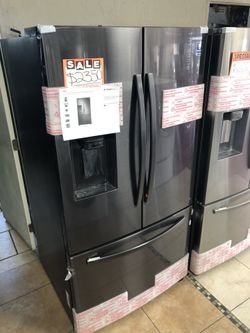 27 Cu Ft French Door In Fingerprint Resistant Black Stainless Steel