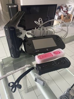 Nintendo Wii U Bundle With 2 Controllers, Game Pad, Console, HDMI Cable And Charger, Sensors