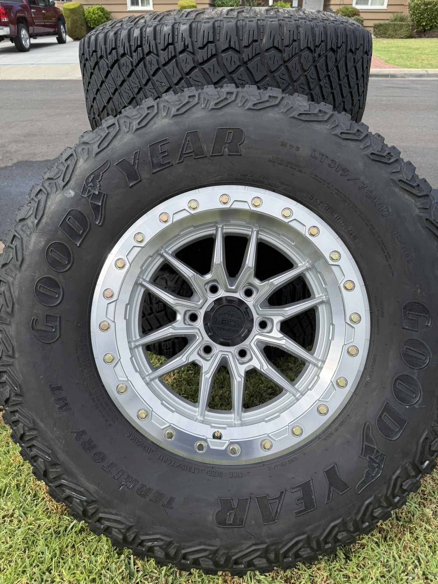 Lock wheels
