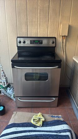 Stainless Steel Electric Range with Glass Cooktop