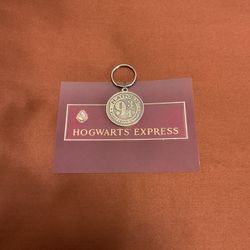 New Harry Potter Platform 9 3/4 Kings Cross Station Keychain / Key Chain From Harry Potter Store In London