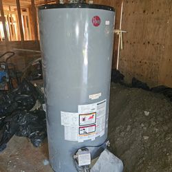 Rheem Water Heater 50 Gallon . 2017 - Recently Serviced 