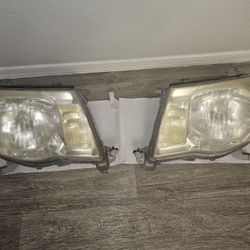 Orginal Toyota Tacoma Headlights 2005-2011