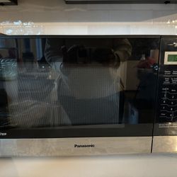 Panasonic Microwave NNST676S