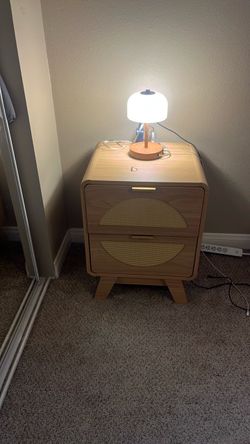 End table / nightstand