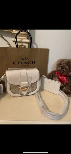 New!!! Coach Crossbody Monogram With Large Emblem And Matching Wristlet