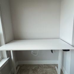 Standing Desk W. 3 Memory