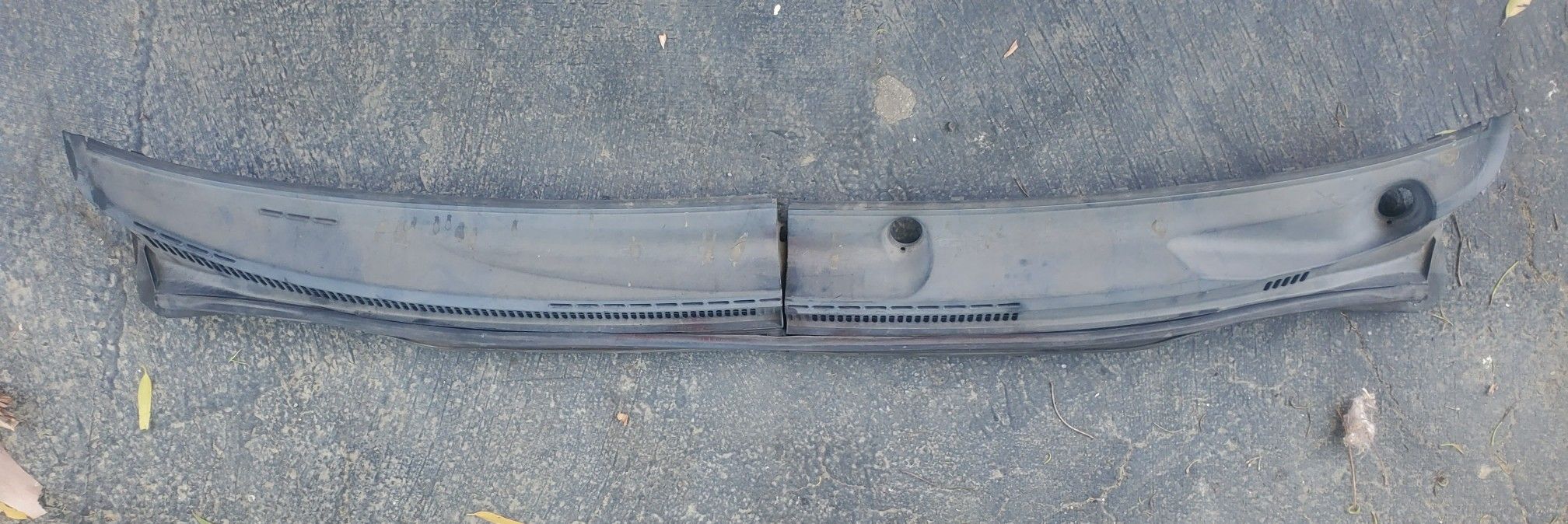 2003-2008 Toyota Corolla Windshield Crow