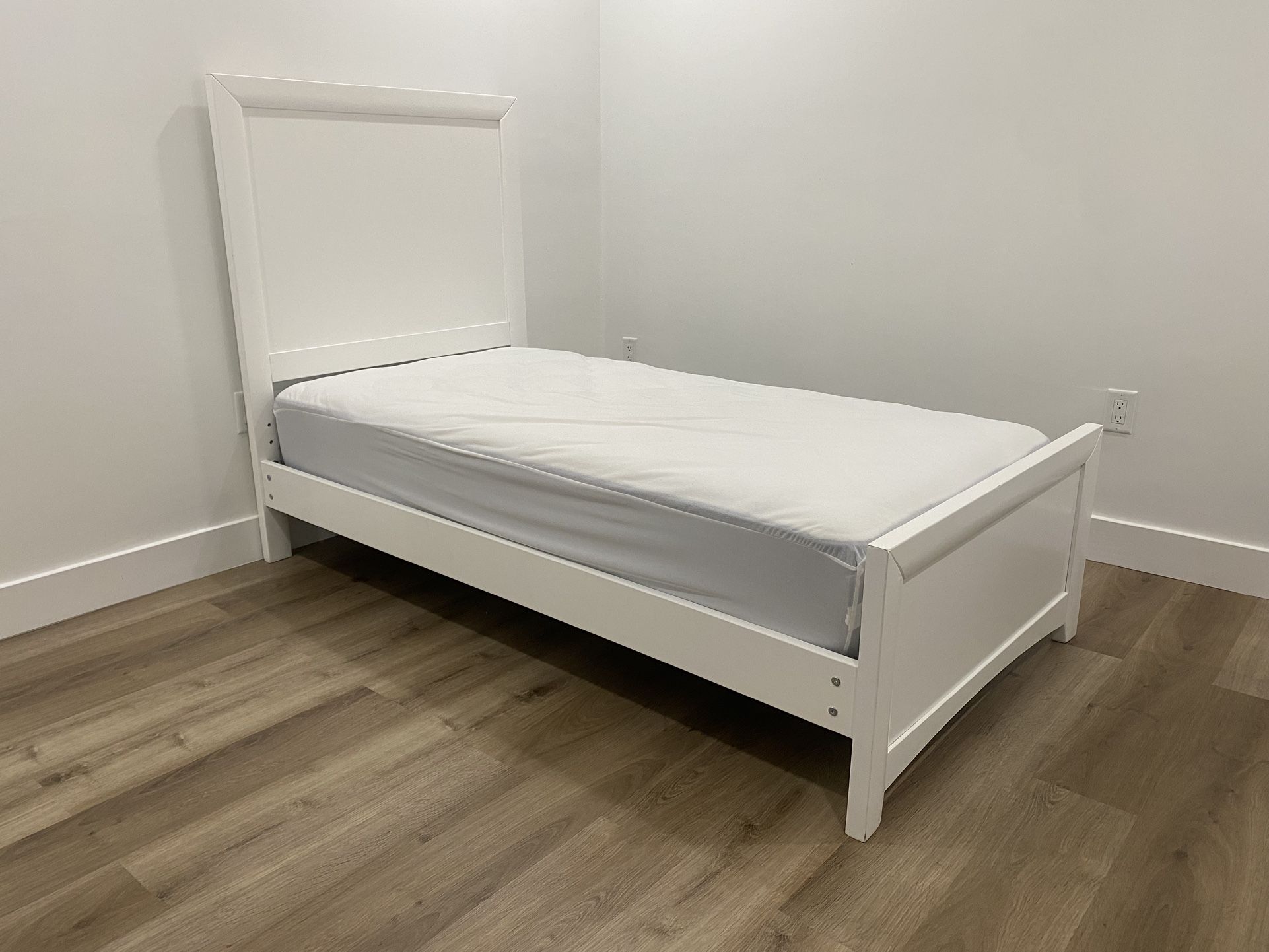 Cama Personal + Colchon (Twin Bed + Mattress)