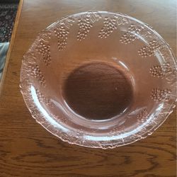 Vintage Pink Depression Glass Bowl, Retro Large Bowl, Grape  and leaf Pattern, Textured Bowl on the outside from the 1950’s.