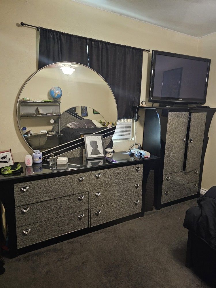 Beautiful Full Size Bedroom Set