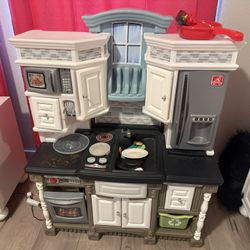 Play Kitchen 