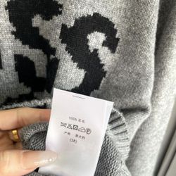 Women's sweater size medium 