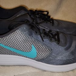 Nike Revolution 3 Women Size 11 