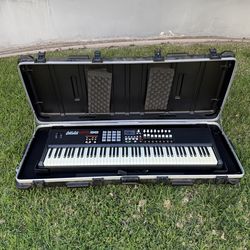 Akai MPK88 Professional 88-key USB/MIDI Hammer-Action Controller with Case