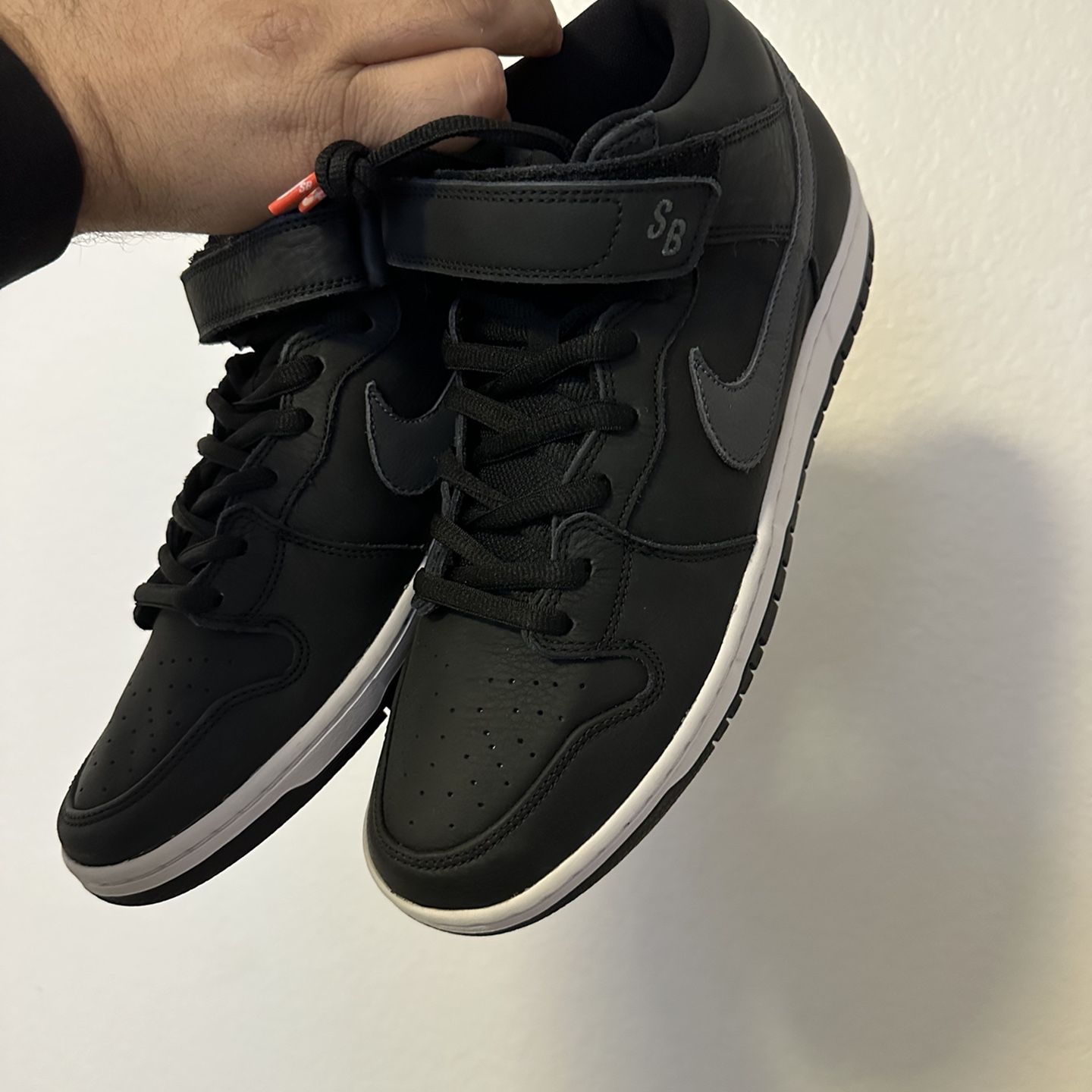 2020 Nike SB Dunk Mid Size 11.5 for Sale in San Diego, CA - OfferUp