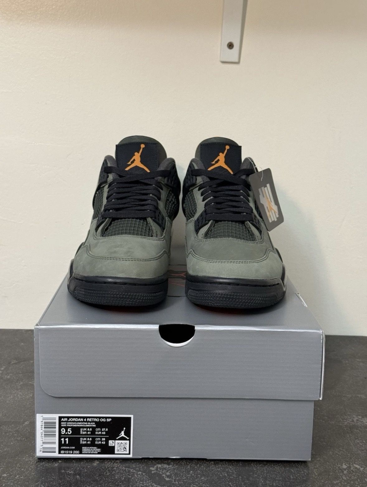 Jordan Retro 4 undefeated $300!!!! Today Only 