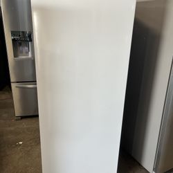 ✨ Frigidaire Freezer – Excellent Condition! ✨