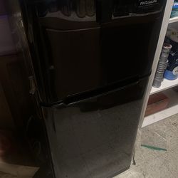 Frigidaire gallery mini fridge