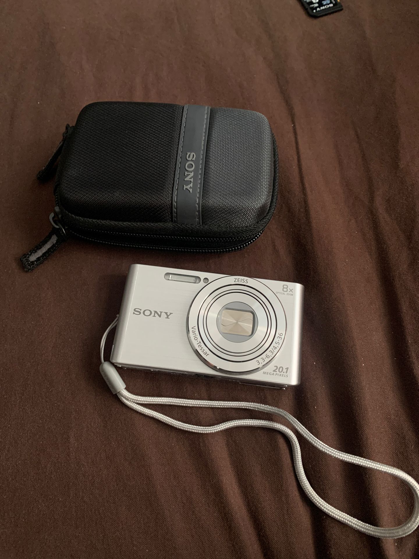 Sony Cyber-Shot DSC-W830 Digital Point and Shoot Camera Silver