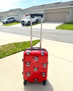 Selling carry-on suitcase 21.5 x 14 x 9.5.