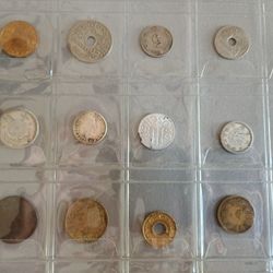 BULK LOT OF CURRENCY, 122 TOTAL WAR MILITARY AND VARIED OLD VINTAGE FOREIGN COINS