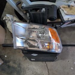 2011 RAM 1500 Driver Side Headlight 