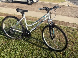 26” Roadmaster mountain bike like new