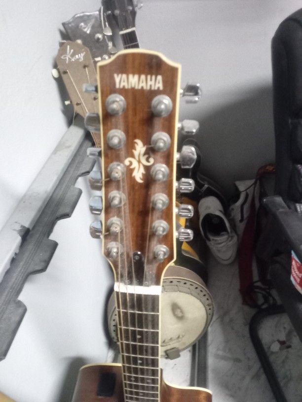 Yamaha APX700 Acoustic Electric Guitar