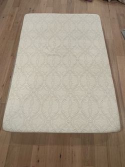 [moving sale] FREE mattresses 1 queen and 2 twin