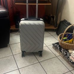 20 Inches (small) Carry On Traveler’s Luggage 